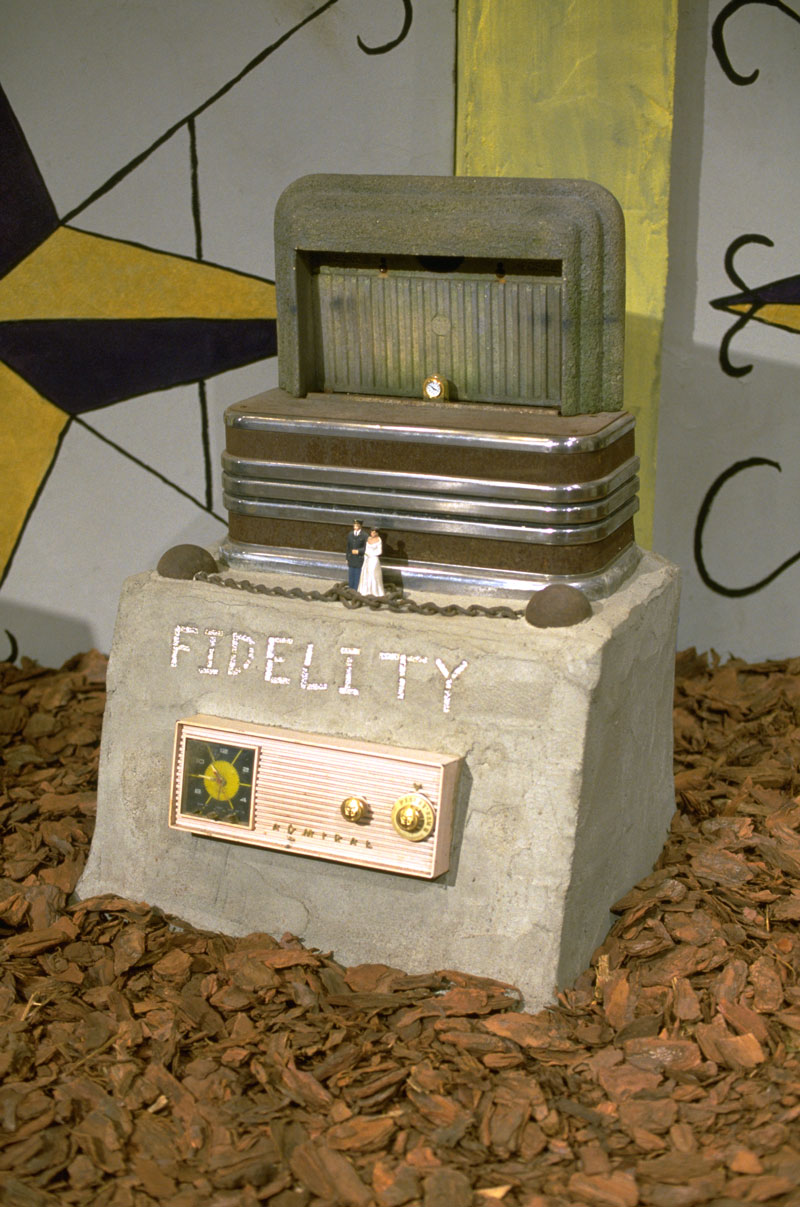 Radio Ancestrale Installation fidelity gravestone