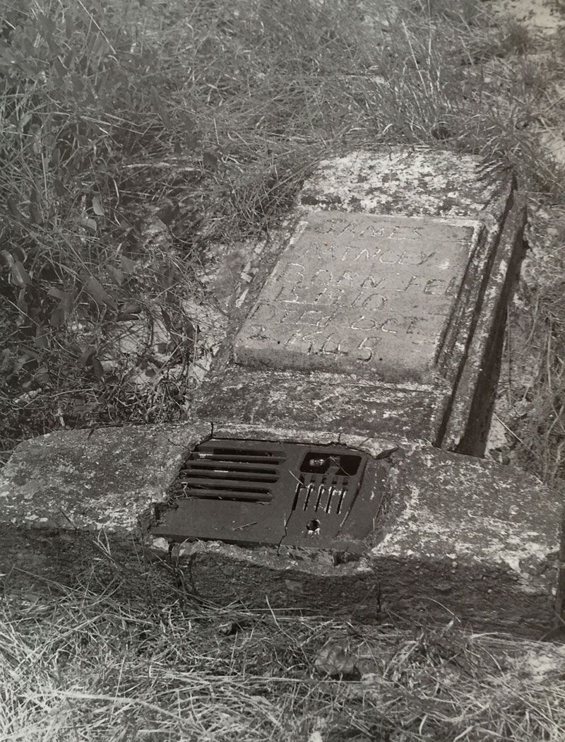 radio tomb
