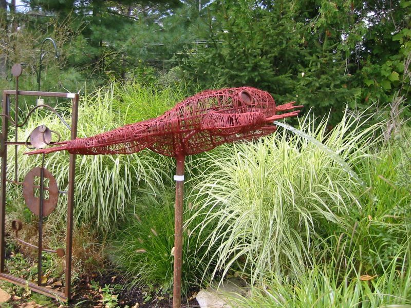 Frog Fountain made of wire