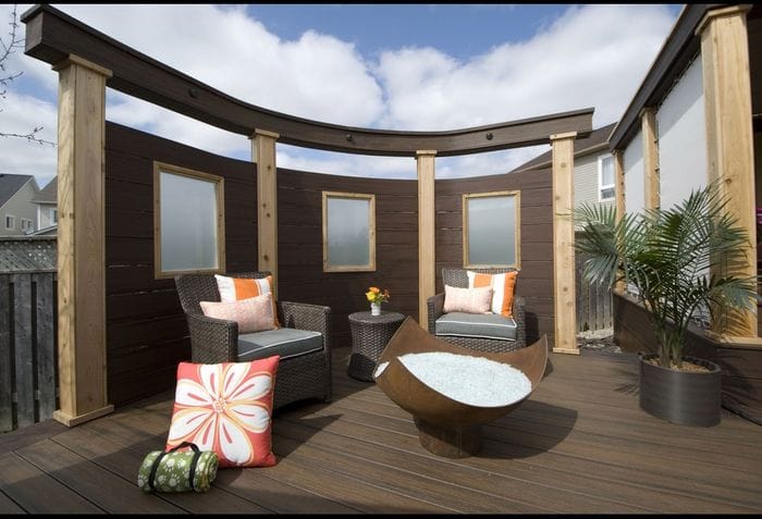 the-round-square-deck